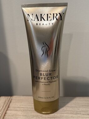 Nakery Beauty Diamond Glow Blur Perfector - Luminous Gold Moisturizer